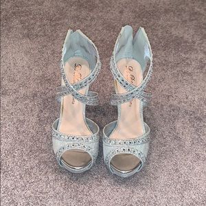 Women’s size 6 silver heels